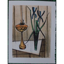 Bernard BUFFET - Lithographie : Lampe à pétrole et bouquet d'iris